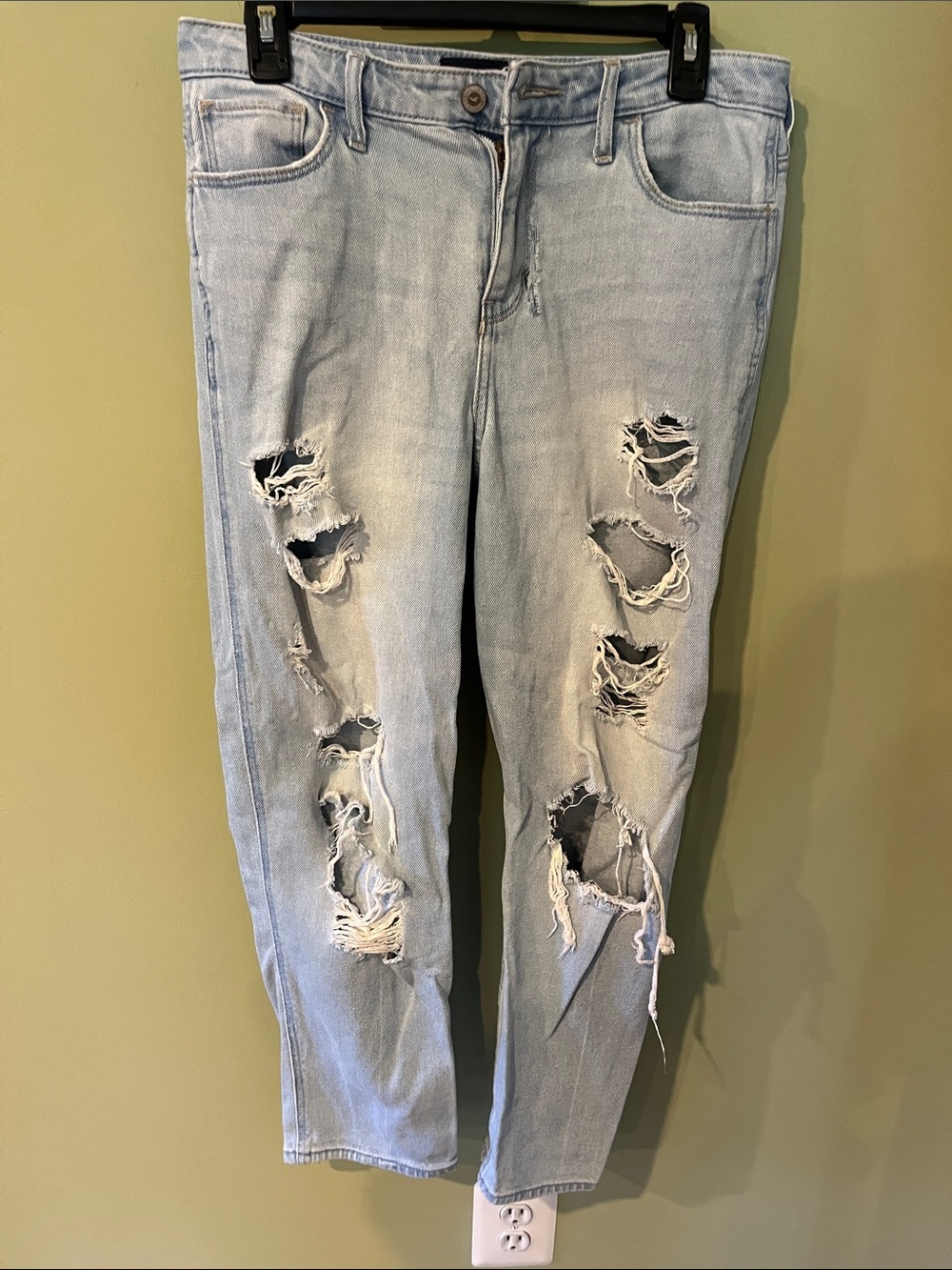 Hollister Light Wash High Rose Distressed Mom Jeans. Size 9/29R.